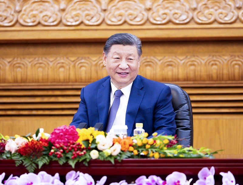 1012习近平会见出席中国国际友好大会暨中国人民对外友好协会成立70周年纪念活动外方嘉宾.jpg