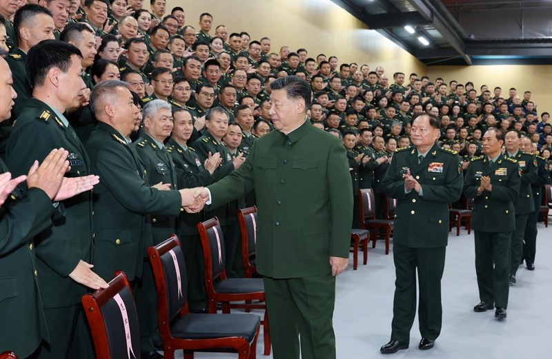 1206习近平视察信息支援部队:努力建设一支强大的现代化信息支援部队 推动我军网络信息体系建设跨越发展2.jpg 1206习近平视察信息支援部队:努力建设一支强大的现代化信息支援部队 推动我军网络信息体系建设跨越发展2.jpg