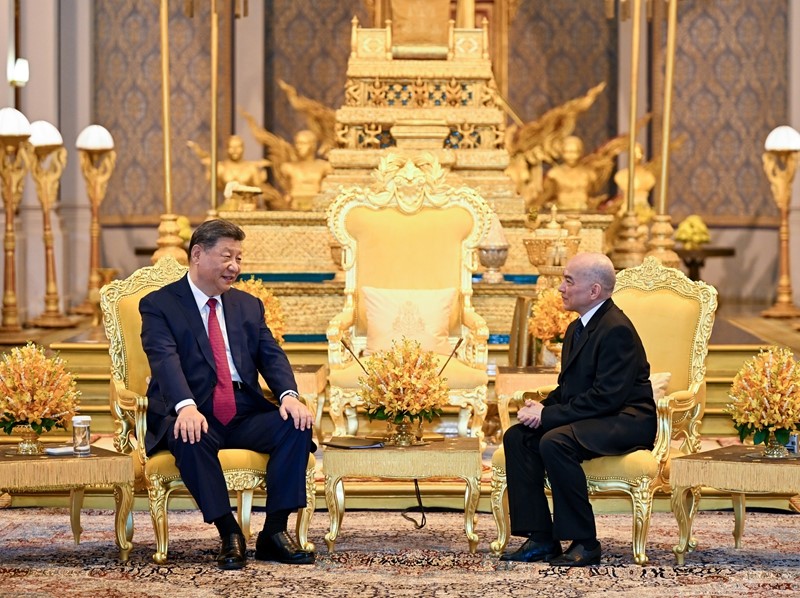 习近平会见柬埔寨国王西哈莫尼.jpg 习近平会见柬埔寨国王西哈莫尼.jpg