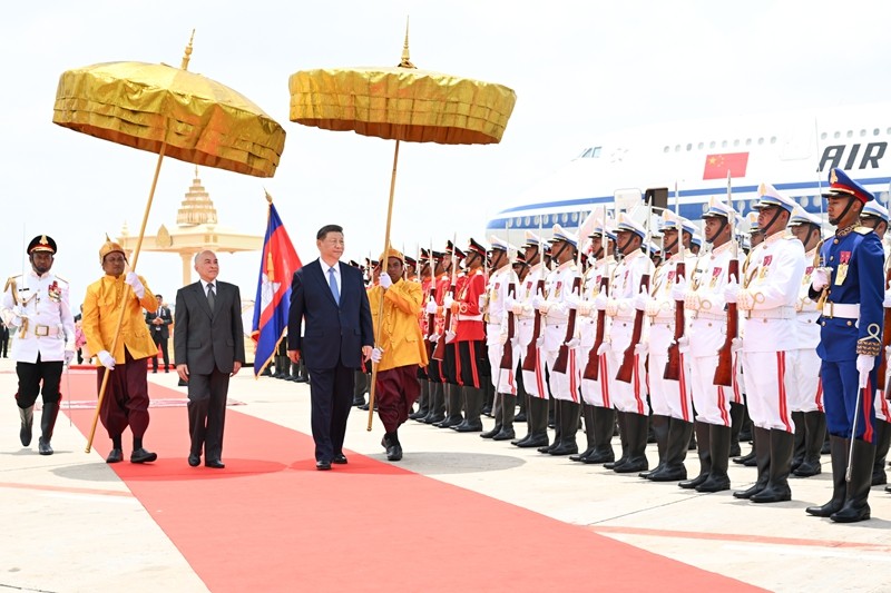 0418习近平抵达金边对柬埔寨进行国事访问2.jpg