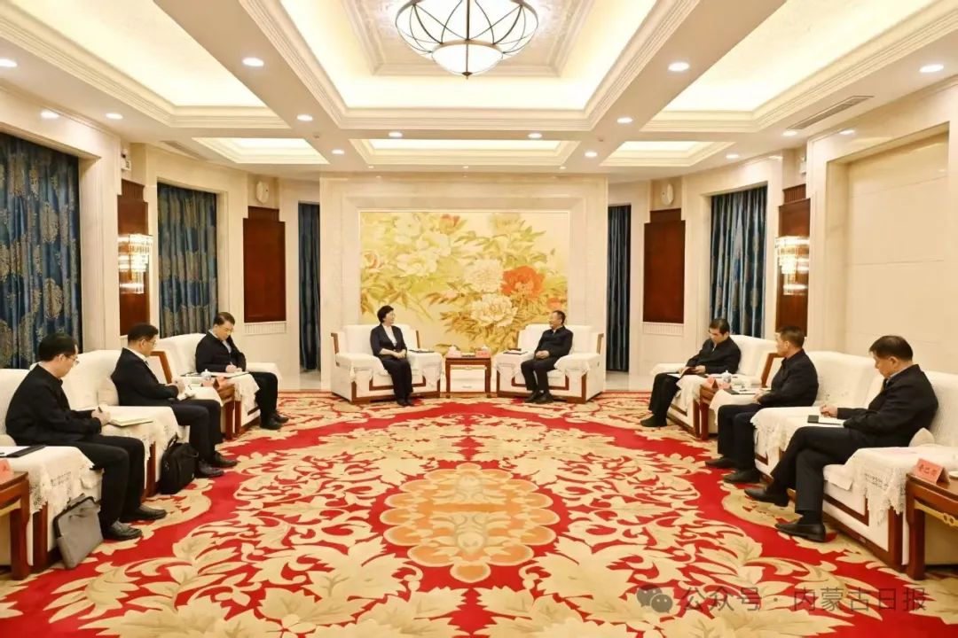 孙绍骋会见人力资源和社会保障部党组书记、部长王晓萍2.jpg