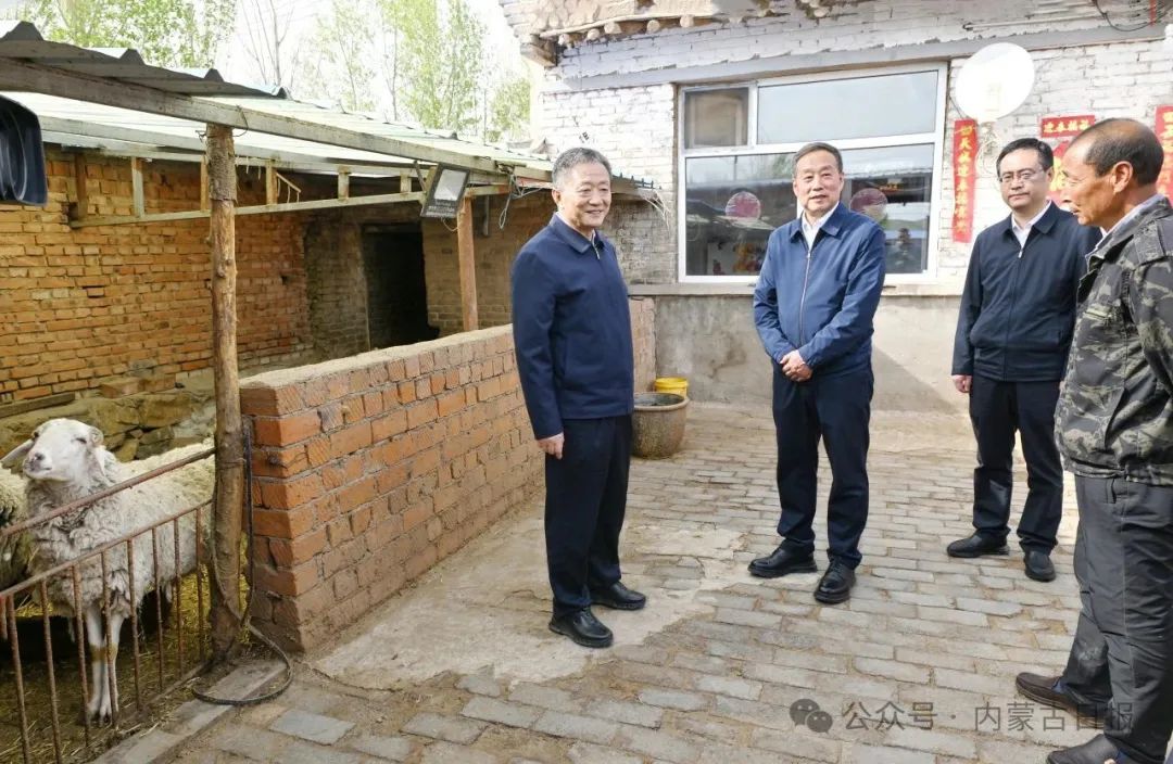 孙绍骋在察右中旗调研农牧民增收工作2.jpg 孙绍骋在察右中旗调研农牧民增收工作2.jpg