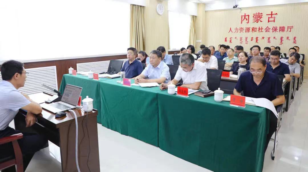 2022年“干部大讲堂”开讲.jpg