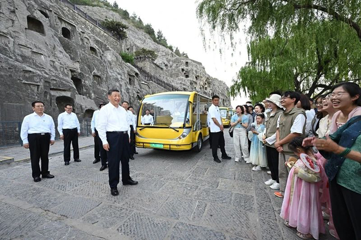 习近平在河南考察时强调：坚定信心推动高质量发展高效能治理 奋力谱写中原大地推进中国式现代化新篇章2.jpg