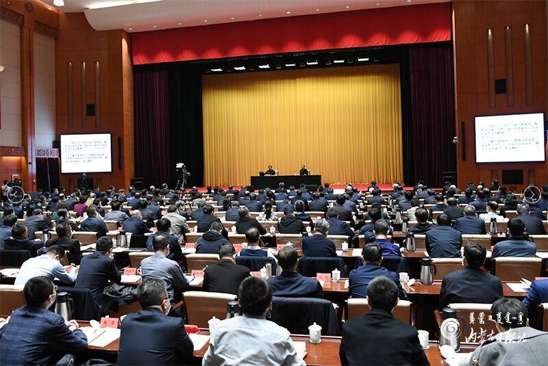 党史学习教育中央宣讲团宣讲报告会暨自治区党委理论学习中心组学习会在呼举行.jpg