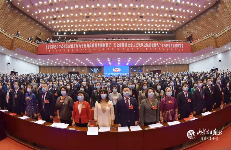 0124自治区政协十二届五次会议胜利闭幕 石泰峰王莉霞等领导到会祝贺 李秀领主持并讲话2.jpg