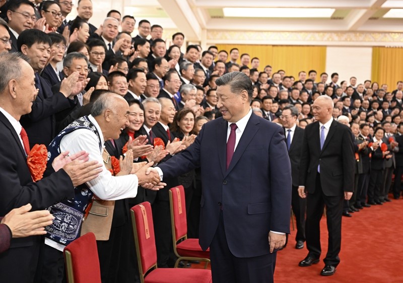 0102习近平接见全国离退休干部先进集体和先进个人受表彰代表2.jpg 0102习近平接见全国离退休干部先进集体和先进个人受表彰代表2.jpg