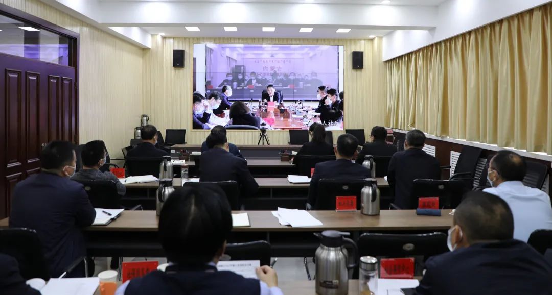 内蒙古自治区人力资源和社会保障厅党组召开专题会议 传达学习习近平总书记参加内蒙古代表团审议时重要讲话精神 研究部署贯彻落实意见 2.jpg