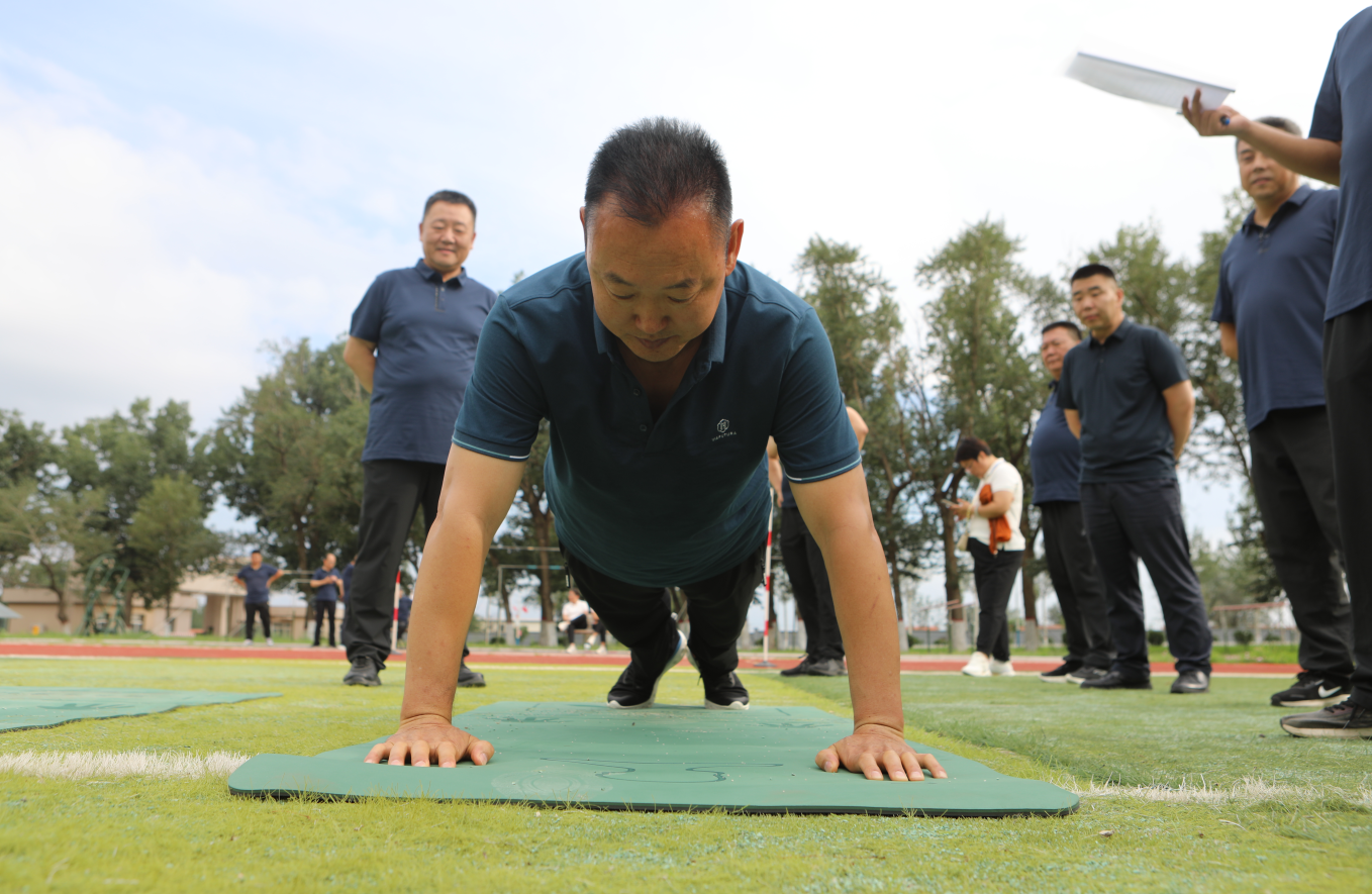 自治区统计局退役军人小组开展庆八一主题党日活动2.png