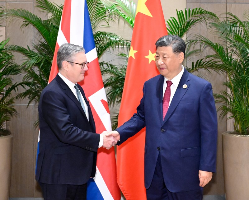 习近平会见英国首相1.jpg