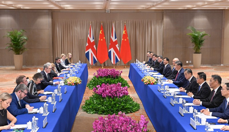 习近平会见英国首相2.jpg