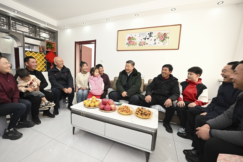 习近平春节前夕赴辽宁看望慰问基层干部群众 向全国各族人民致以美好的新春祝福 祝各族人民幸福安康 祝伟大祖国繁荣昌盛4.jpg