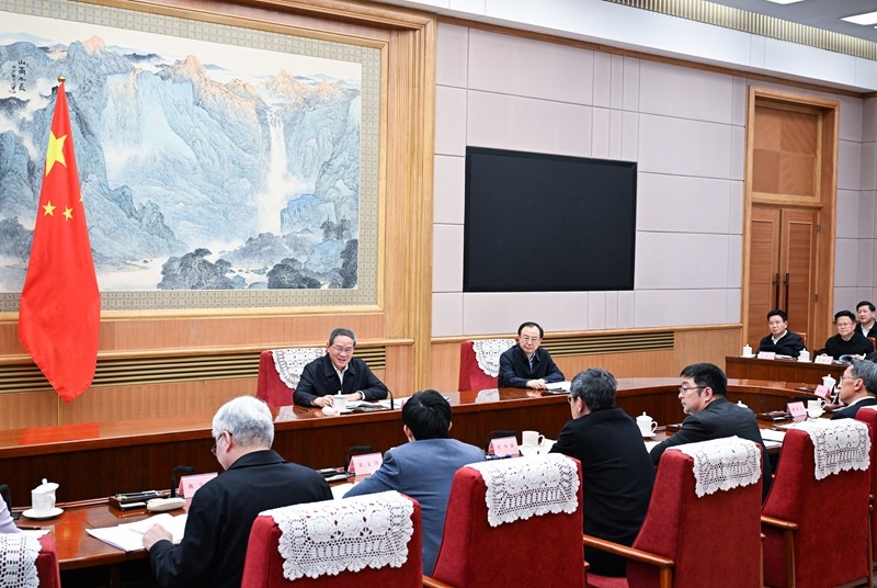李强主持召开座谈会.jpg
