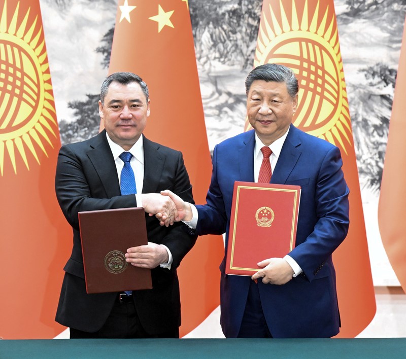 习近平同吉尔吉斯斯坦总统扎帕罗夫会谈4.jpg