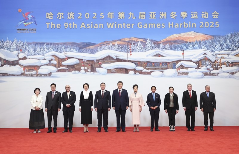 习近平和彭丽媛为出席哈尔滨第九届亚洲冬季运动会开幕式的国际贵宾举行欢迎宴会.jpg