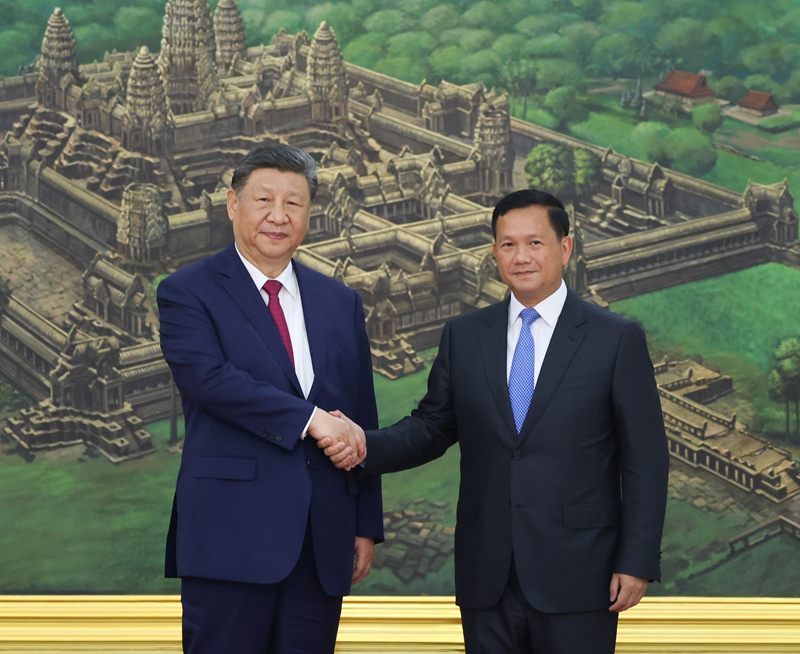 习近平同柬埔寨首相洪玛奈举行会谈.jpg