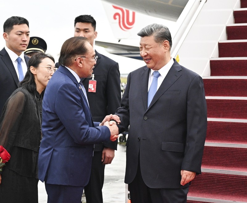 习近平抵达吉隆坡对马来西亚进行国事访问1.jpg