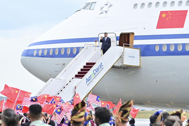 习近平抵达吉隆坡对马来西亚进行国事访问2.jpg