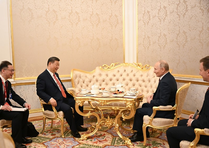 习近平同俄罗斯总统普京茶叙.jpg