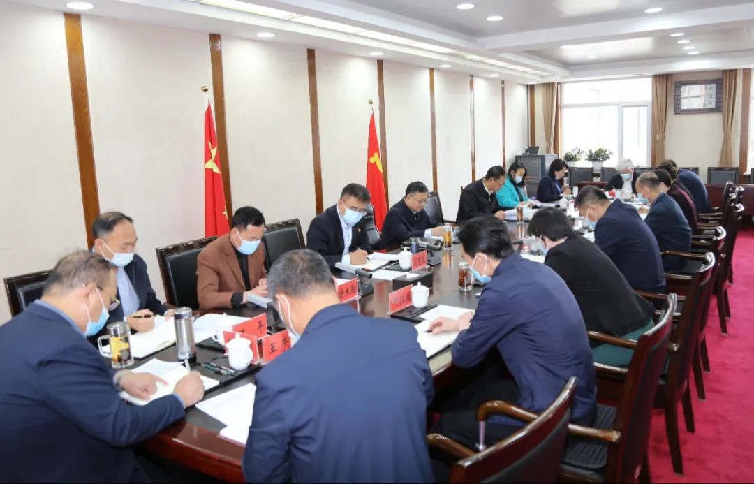 自治区民委召开党组会议传达学习习近平总书记重要讲话精神2.jpg