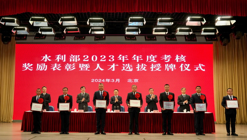 人才选拔授牌仪式11.png 人才选拔授牌仪式11.png