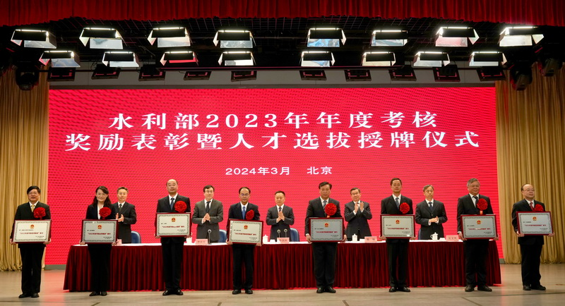 人才选拔授牌仪式1.png 人才选拔授牌仪式1.png