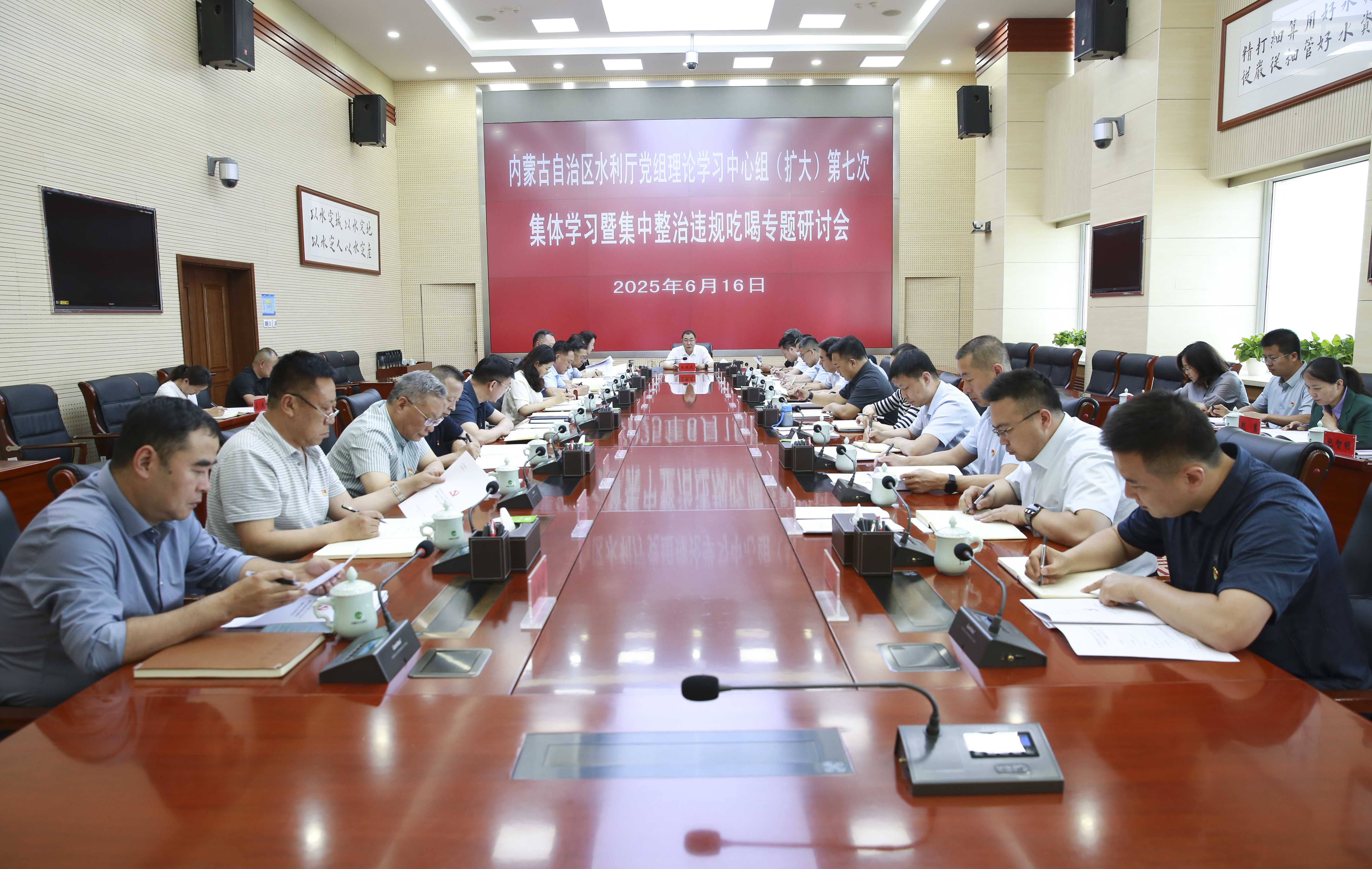 研讨会.jpg 研讨会.jpg